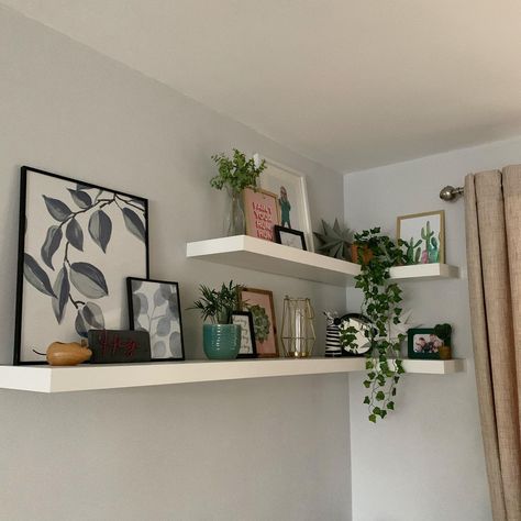 Float Shelf, Floating Shelves Bedroom, Shelf Decor Bedroom, Wall Shelves Bedroom, Floating Shelves Living Room, Shelf Decor Living Room, Shelves Ideas, Corner Wall Shelves, Shelving Ideas