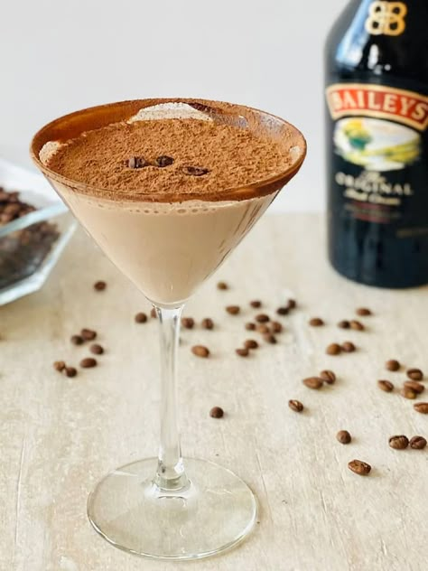 Espresso Martini with Baileys - Aubrey's Kitchen Espresso Martini With Baileys, Martini With Baileys, Creamy Espresso Martini, Chocolate Martini Recipe, Baileys Drinks, Martini Recipes Vodka, White Chocolate Liqueur, Espresso Martini Recipe, Baileys Recipes