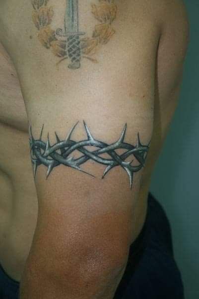 Barbwire Tattoos, Thorns Tattoo, Jesus Christ Tattoo, Thorn Tattoo, Body Tattoo Design, Christ Tattoo, Christian Tattoo, Bracelet Tattoo, Cross Tattoo For Men