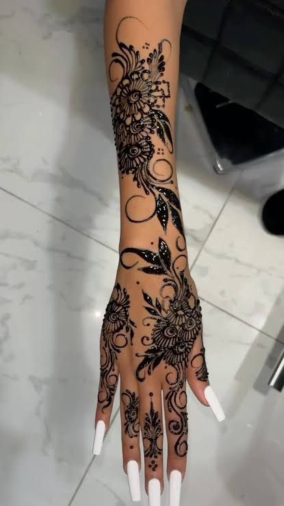 Henna Designs Arm, Henna Flower Designs, Cute Henna Designs, Cute Henna Tattoos, Jagua Henna, Henna Style Tattoos, Red Henna, Tattoo Designs Hand, Henna Nails