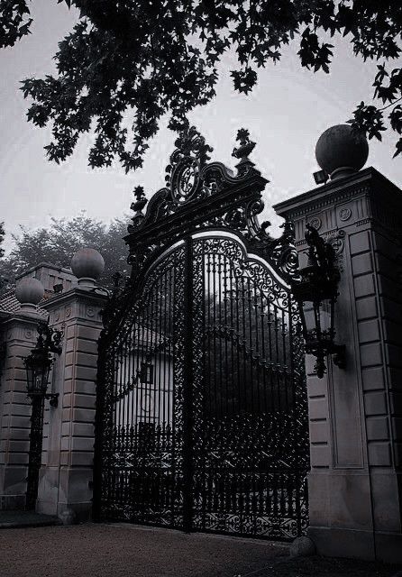 Gated Mansion, Gate Aesthetic, Mansion Gate, Old Money House, Marble House, Front Gates, Gate House, Mansion Interior, Newport Ri