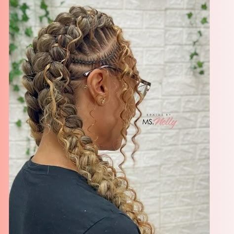 Threw a curve in it this time 💫🦋 • Book under 2 Butterfly Feedins w/skinny braids - Add on: Curls throughout • #dallas #dallashair #dallashairstylist #dallasbraids #dallasbraider #braids #cornrows #butterflybraids #softstyles #hair #art #blackhair Butterfly Dutch Braid, Cornrows Colored Extensions, Two Stitch Braids With Curls, Boho Butterfly Braids, Two Butterfly Braids, Butterfly Cornrows, Butterfly Braids With Curls, Butterfly Feed In Braids, 2 Boho Feed In Braids