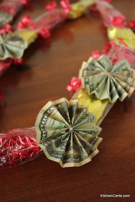 Super Easy Candy Money Lei Necklace great for your Grad -Kitchen Cents Money Candy Lei, Money And Candy Lei, Graduation Necklace Candy, Candy Leis For Graduation, Hawaiian Candy, Graduation Candy Lei, Money Lei Diy, Graduation Leis Diy, Money Necklace