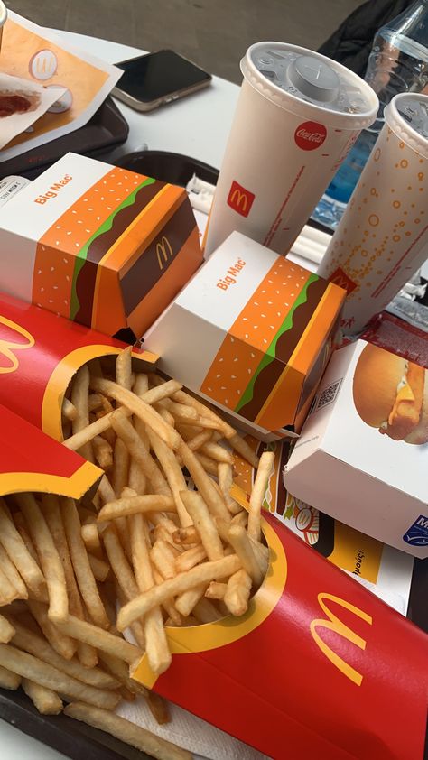 Yummy Fast Food, Mcdonald's Aesthetic, Mcdonalds Fast Food, Food Therapy, Snap Food, Big Mac, Fast Food Restaurant, Food Snapchat, Food Obsession