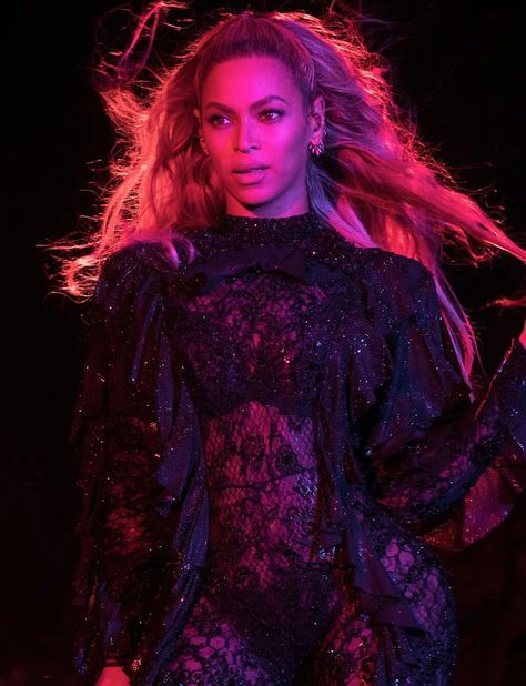 New outfit for Formation!! Beyoncé is bae. #FWT <3 Beyonce Formation Tour, Formation Tour, The Formation World Tour, Formation World Tour, Beyonce Photos, Beyonce Formation, Blue Ivy Carter, King B, Beyonce Outfits