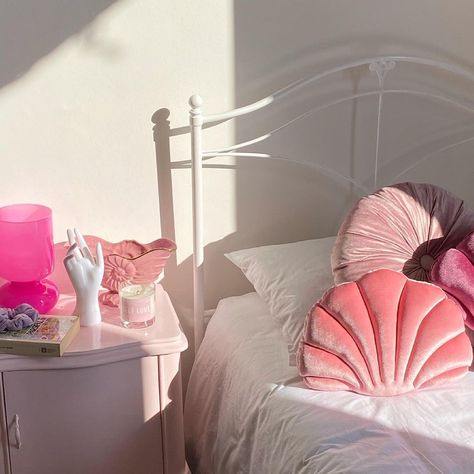 pastel aesthetic Dream House Bedroom, Barbie Bedroom, Fancy Bedroom, Barbie Room, Malibu Barbie, Cute Room Ideas, Boho Room, Barbie Dream House, Pink Bedding