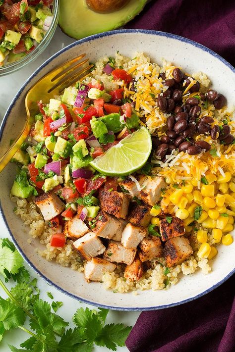 Grilled Chicken and Quinoa Burrito Bowls with Avocado Salsa - Cooking Classy **THIS WAS AMAZING!!! Quinoa Burrito, Chicken And Quinoa, Salad Kale, Chicken Burrito Bowl, Chicken Quinoa, Burrito Bowls, Healthy Bowls, Avocado Salsa, Cooking Classy