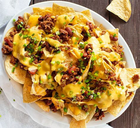 Nacho Bar Ideas, Nachos In Oven, Chili Cheese Nachos, Nachos Cheese, Nacho Recipes, Nachos Cheese Recipe, Chili Nachos, Cheese Nachos, Nachos Ingredients