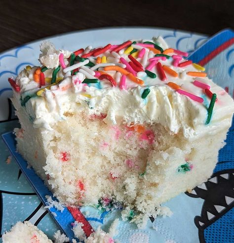 Square pan white birthday cake from scratch recipe. This calls for egg whites, vanilla and almond extract and makes a very white cake. Silver White Cake, Frosting For White Cake, Birthday Cake From Scratch, Cake From Scratch Recipe, White Birthday Cake, White Cake Recipes, Roadhouse Rolls, Texas Roadhouse Rolls, 3 Layer Cakes