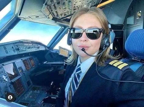 Pilot Aesthetic Woman, Piolet Women Aesthetic, Lady Pilot Aesthetic, Piolet Women, Woman Pilot, Female Pilots, Aviation Education, Flight Girls, Aviation Careers