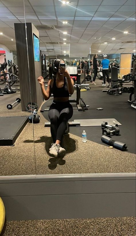 Gym Selfie Black Female, Gym Flicks, Gym Aesthetic Black Women, Workout Photos, 23 Vision Board, Vision Board Book, Vision Board Words, Prayer Vision Board, Vision Board Themes