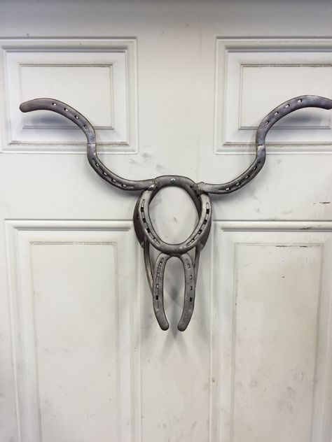 Bolt Crafts, Horseshoe Crafts Projects, Blacksmithing Ideas, Cool Welding Projects, Longhorn Steer, Welding Crafts, Horseshoe Projects, Boot Rack, Horseshoe Decor