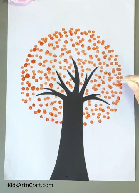 Easy Tree Painting Using Ear Buds for Kids Check more at https://www.kidsartncraft.com/tree-painting-ear-buds-tutorial/ Ear Bud Painting For Kids, Easy Tree Painting, Step By Step Crafts, May Month, Ear Bud, Drawing Cartoon Faces, Kids Arts And Crafts, Ear Buds, Activities Ideas