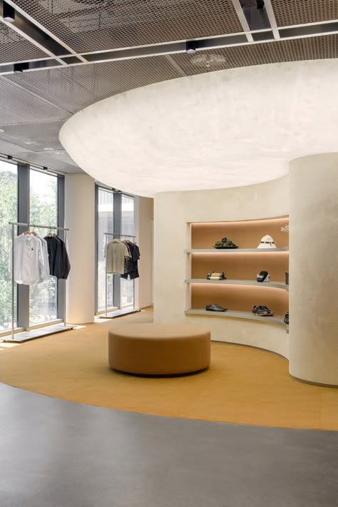 Gallery of Croquis Sanlitun Store / Rafael de Cárdenas - 4 Flex Workspace, Experiential Retail, Store Entrance, Store Layout, Retail Interior, Retail Store Design, Minimalism Interior, Store Interior, Retail Space