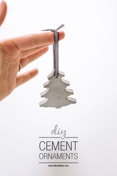 Cement Ornaments, Jul Diy, Diy Cement, Concrete Ideas, Cement Diy, Concrete Diy Projects, Diy Concrete, Concrete Crafts, Concrete Projects