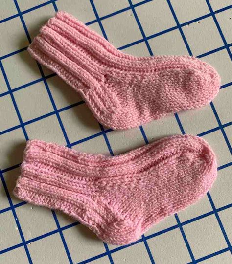 Knit Baby Socks Free Pattern, Baby Socks Free Knitting Pattern, Socks Free Knitting Pattern, Baby Socks Knitting, Baby Socks Knitting Pattern, Baby Socks Pattern, Rib Stitch Knitting, Baby Bonnet Pattern, Baby Socks Knit