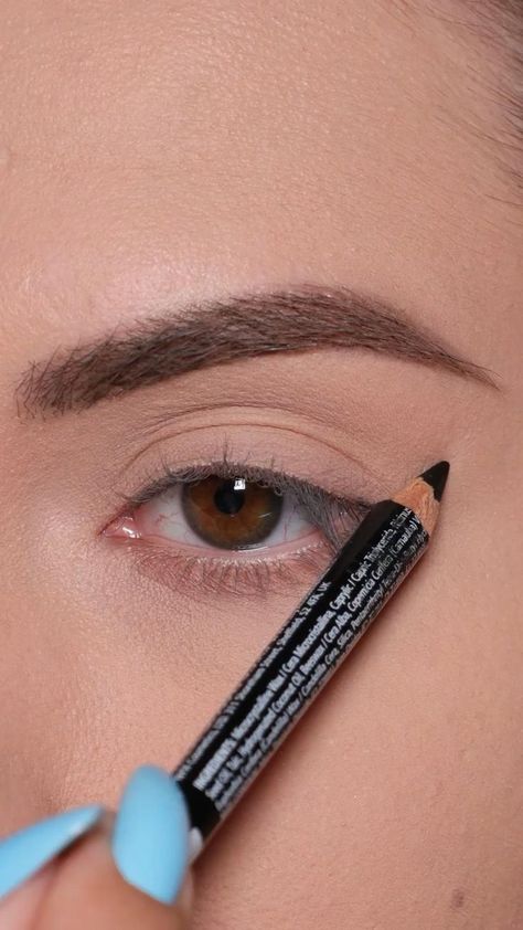 Tutorial Eyeliner, Winged Eyeliner Tutorial, Video Makeup, Beginners Eye Makeup, Purple Eye Makeup, Eye Makeup Techniques, Eye Makeup Pictures, Eye Makeup Steps, Makijaż Smokey Eye