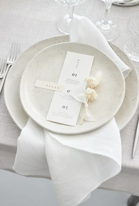 Wedding Ideas 2024, Wedding Venue Decorations, Creative Wedding Ideas, Wedding Menu Cards, Neutral Wedding, Minimal Wedding, Deco Floral, Wedding Table Settings, Wedding 2024