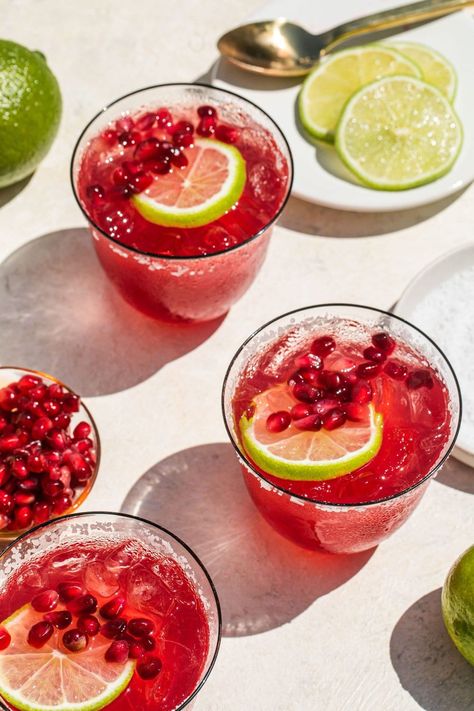 Next time you’re having people over, mix up a big batch of these Pomegranate Margaritas! Pomegranate juice gives this margarita a fruity twist without straying too far from the OG cocktail we all know and love. This recipe makes a serving big enough for a crowd, and you’ll all be going back for more! Pomegranate Margarita Mocktail, Cranberry Pomegranate Margarita, Simple Big Batch Cocktails, Party Margarita Recipe, Batch Christmas Margaritas, Big Batch Christmas Margaritas, Pomegranate Margarita Pitcher, Pomegranate Margarita Recipe Pitcher, Batched Margaritas