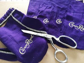 r-anne-dom: Tutorial: Crown Royal Coasters Crown Coasters, Crown Royal Bags Ideas, Crown Royal Blanket, Crown Royal Bag Quilt, Crown Royal Diy, Crown Royal Crafts, Crown Royal Quilts, Pajama Pants Pattern, Fall Mason Jar Crafts