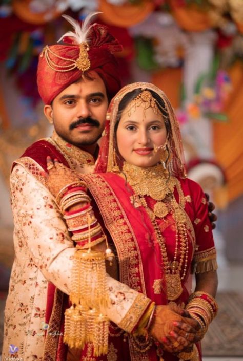 Copul Poses Wedding, Sadi Copal Photo, Cupule Wedding Pose, Copels Pic Indian, Indian Couple Photography Poses Married, Groom Close Up, Dulahan Poj, Photo Poses For Couples Wedding Photography, Love Poses Couple