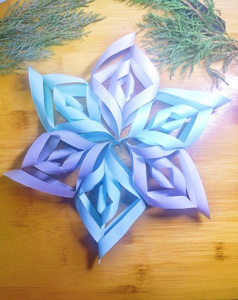 Paper Folding Ideas, Snowflakes Diy, Diy Christmas Paper, Winter Backdrop, Paper Snowflakes Diy, Preparing For Christmas, Snowflake Template, Folding Ideas, Paper Snowflake