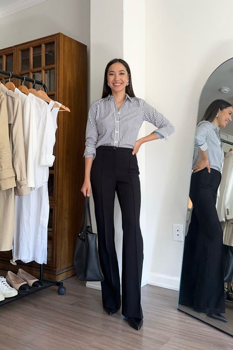 Professional Flare Pants Outfit, Business Casual Outfits Bootcut Pants, Flared Business Pants Outfit, Bootcut Work Pants Outfit, How To Style Black Work Pants, Flare Dress Pants Outfit Business Casual, Flared Dress Pants Outfit, Flare Pant Work Outfit, Trouser And Boots Outfit