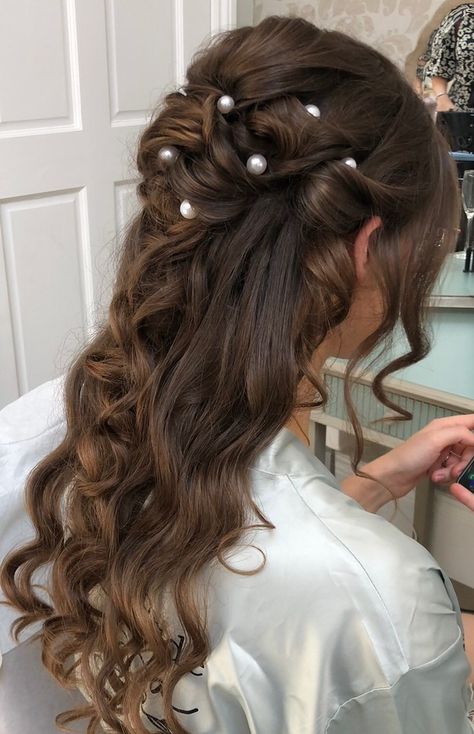 Are you looking for inspiration for curly wedding hair or wavy hairstyles?  ⁠ How about this gorgeous style? A few delicate pearl accessories help to create this look which is a unique on the half up, half down look.  ⁠ #gettingmarried #syrencot #wiltshireweddings #BridalHair   #weddingdayhair   #weddinghair #modernbride #realweddings #BestDayEver  ⁠#realbrides #weddingshairstyles #hairstyle #hairstylist #bridetobe #hairgoals #weddingideas #weddingplanning Wavy Party Hairstyles, Wedding Half Hair Up, Half Up Half Down Bridal Hair With Pearls, Half Up Half Down Wavy Hair Prom, Wedding Hairstyles Half Up Half Down With Pearls, Wedding Hairstyles With Accessories, Romantic Wedding Hair Half Up Medium, Bridesmaid Hairstyles With Pearls, Wedding Hair Unique