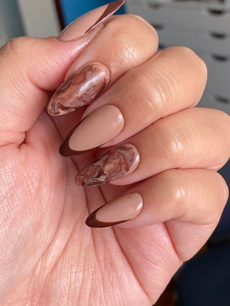 Super easy nail art! The french tip was done using our french tip tool and the marble is done by mixing nickie nude and coco choc gel colours together before curing! Super Easy Nail Art, Nail Art Diy Easy, Marble Nail, Marble Nail Art, Gel Extensions, Nail Beauty, Gel Polish Colors, Soft Gel, Marble Nails