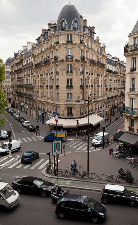 Paris apparemment haussmanien that girl Paris Buildings, Paris Life, Paris Streets, Parisian Architecture, Travel Paris, Paris Architecture, Paris Dream, France Aesthetic, Paris Vibes