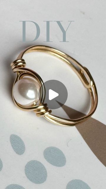 Rings Tutorial Beaded, Ring Diy Wire, Diy Adjustable Ring, How To Make A Ring Out Of Wire, Diy Wire Rings Tutorial, How To Make A Ring, How To Make Jewelry, Wire Rings Ideas, Ring Making Tutorial