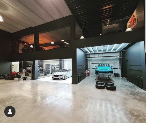 Car Warehouse Design, Car Workshop Ideas, Dream Garage Workshop, Car Shop Ideas, Car Shop Garage, Car Garage Ideas, Car Warehouse, Loft Garage, Game Room Ideas