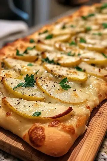 Pear and Gorgonzola Flatbread combines sweet pears, sharp Gorgonzola, and balsamic glaze. Perfect for any occasion! Try it today! Pizza With Burrata, Vegetarian Pizza Toppings, Red Pepper Pizza, Pear And Gorgonzola, Pepper Pizza, Basil Pizza, Italian Pizza Recipes, Authentic Italian Pizza, Potato Pizza