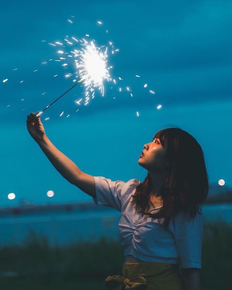 Sparklers Photoshoot, Sparkler Photoshoot, Holding Sparkler, Japanese Festival, Bike Photoshoot, Hair Sketch, Portrait Lighting, 사진 촬영 포즈, Christmas Photoshoot