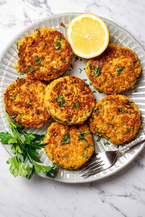 Prawn Cakes, Prawn Paella, Paella Recipes, Chickpea Cakes, Savoury Rice, Quick Vegetarian Dinner, Chickpea Fritters, Chickpea Patties, Chickpea Burger