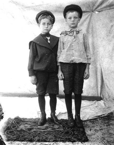 Two boys in knee pants, East Point, Florida, c 1900-12 by Karl'sfriend, via Flickr Victorian Baby Names, Baby Names Vintage, Victorian Baby, Unusual Baby Names, Cute Nicknames, Vintage Boys, Vintage Outfit, Sailor Collar, Boy Costumes