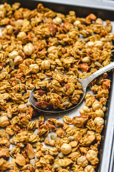 Cheez-It Granola (Vegan & Gluten-free) - Okonomi Kitchen Vegan Dairy Free Recipes, Vegan Granola Bars, Wfpb No Oil, Savory Granola, Chickpea Snacks, Bean Snacks, Whole Foods Plant Based Diet, Savoury Snacks, Energy Bar