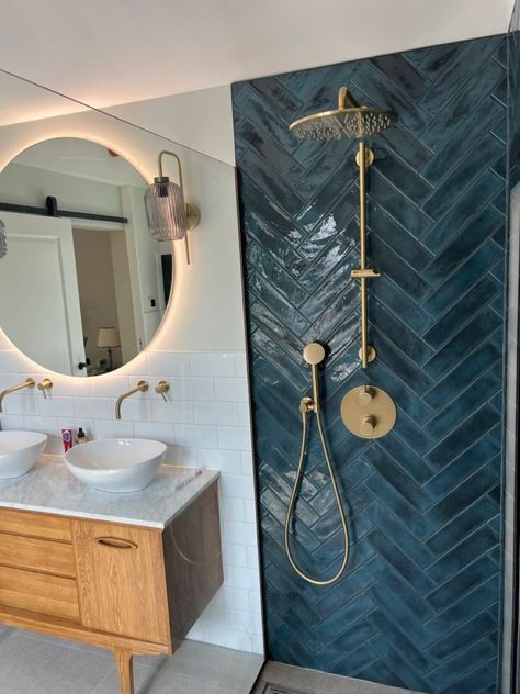 Dark Blue Tile Shower Wall, Navy Bathroom Tiles Wall, Navy Blue Tiles Bathroom, Blue And Gold Bathroom Tiles, Gold And Turquoise Bathroom, Dark Blue Bathroom Tile Ideas, Family Bathroom Blue, Bathroom Blue And Gold, Gold And Dark Blue Bathroom