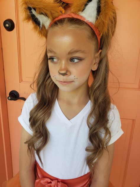 Chipmunk Halloween Makeup, Simple Fox Makeup Halloween, Fox Nose Makeup, Simple Fox Face Paint, Fox Costume Makeup Simple, Fox Halloween Makeup For Kids, Halloween Fox Makeup, Kids Fox Makeup, Easy Fox Makeup