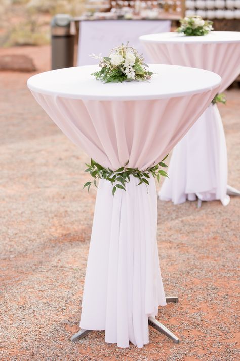 Simple and elegant wedding style with blush pink and gold Geometric design accents with added florals and tied with a simplistic leafy green garland for an outdoor desert Wedding at the Valley of Fire with Cactus and Lace Weddings. Simple Elegant Event Decor, Leafy Wedding Decor, Cocktail Table Decor Wedding, Cocktail Party Decorations Elegant, Simple Wedding Decorations Outdoor, Cocktail Wedding Reception Set Up, Cocktail Tables Wedding, Cocktail Hour Table Decor, Simplistic Wedding Decor