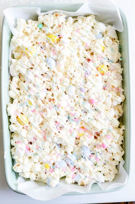 Easter Bunny Popcorn Bars | It’s basically Rice Krispie Treats. But I’m using kettle corn instead of cereal. Oh, and I’m tossing a whole bunch of mini Cadbury eggs in there too. Because… mini Cadbury eggs. Duh. Easter Recipes For A Crowd, Easter Desserts For A Crowd, Crowd Images, Easter Popcorn, Easter Deserts, Best Easter Recipes, Cadbury Eggs, Easter Snacks, Easter Sweets