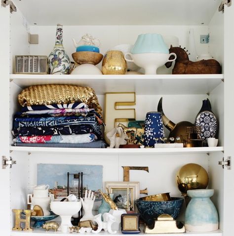 Emily Henderson - styling goodness Style A Shelf, Shelves Library, Painted Shelves, Bird Room, Library Home, Shelves Metal, Styling Shelves, Shelving Ideas, The Everygirl