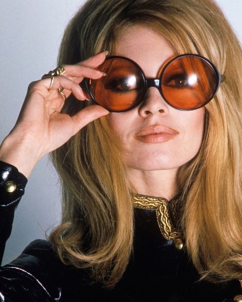 Female Icons of The 1960s ✨ on Instagram: “Brigitte Bardot 🤍 #60s #icon #brigittebardot #sunglasses #photoshoot #styleinspo #fashion #60sstyle #swingingsixties #timeless #vintage…” 60s Aesthetic, Bridgette Bardot, Bridget Bardot, Tinted Glasses, Catherine Deneuve, نظارات شمسية, Brigitte Bardot, 60s Fashion, Look At You