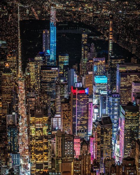 NEW YORK | Central Park Tower (Nordstrom)| 1,550 FT | 131 FLOORS - Page 323 - SkyscraperPage Forum The City At Night, New York Wallpaper, City Light, City At Night, New York Central, Nyc Life, New York Life, City Vibe, City Wallpaper