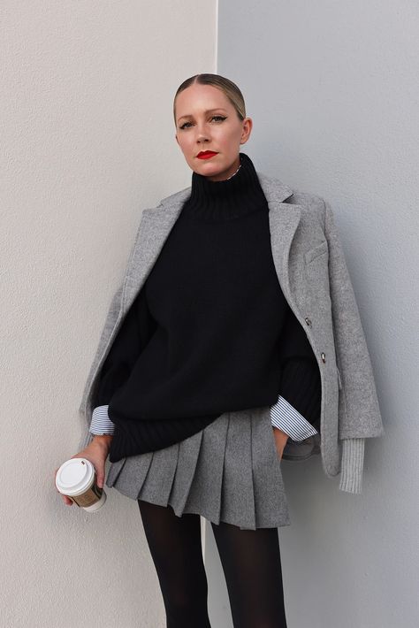 wool mini skirt Grey Mini Skirt Outfit, Style A Mini Skirt, Wool Skirt Outfit, Mini Skirt Outfit Winter, Pleated Mini Skirt Outfit, Winter Mini Skirts, Fall Activewear, Topshop Jacket, Skirt For Fall