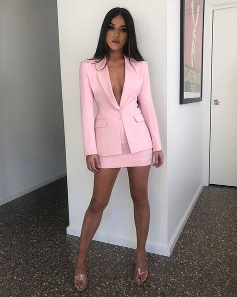 My cutaway blazer and new mini skirt in Baby Pink 💖 For all enquiries head to my website (link in bio) Pink Skirt Outfit, Pink Skirt Outfits, Grad Outfits, Woman Suit Fashion, Cooler Look, Graduation Outfit, Looks Chic, Pink Skirt, Pink Outfits