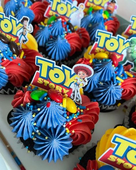 Simple Toy Story Cupcakes, You Story Cupcakes, Easy Toy Story Cupcakes, Woody Cupcakes Toy Story, Toy Story Cupcake Ideas 2nd Birthday, Toy Story Themed Cupcakes, Toy Story Woody Cake, Toy Story Cupcakes Ideas, Two Infinity And Beyond Cupcakes