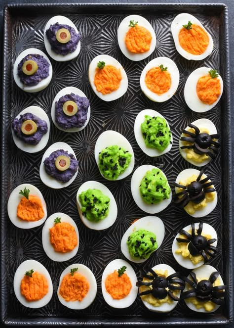 Healthy Halloween Recipes, Pumpkin Deviled Eggs, Halloween Deviled Eggs, Halloween Finger Foods, Healthy Halloween Food, Easy Halloween Snacks, Halloween Party Appetizers, Halloween Food Appetizers, Deviled Eggs Easy