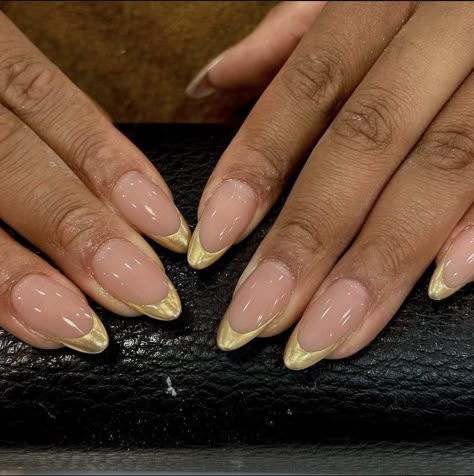 Good Chrome Almond Nails, Acrylic Nails Gold Tips, Gold Tip Oval Nails, Gold French Tip Chrome Nails, Short Almond Nails Chrome French Tip, Senora Nails, Gold Chrome Nail Tips, Sparkly Gold French Tip Nails Almond, Gold Tip Nails Almond