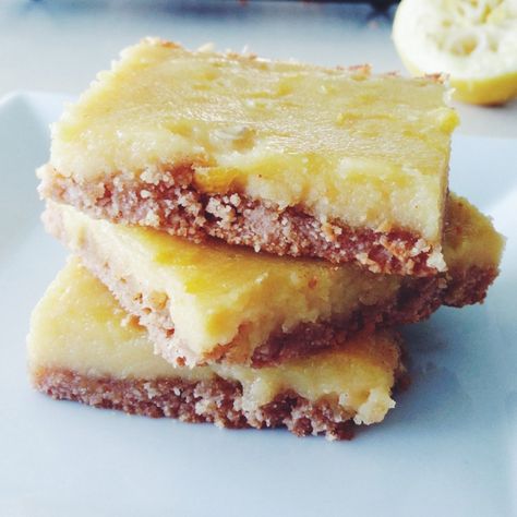 Vegan Lemon Bars | Elissa Goodman Paleo Lemon Bars, Vegan Lemon Bars, Paleo Deserts, Paleo Friendly Desserts, Gluten Free Lemon Bars, Lemon Bar, Paleo Recipes Dessert, Paleo Crockpot, Paleo Foods